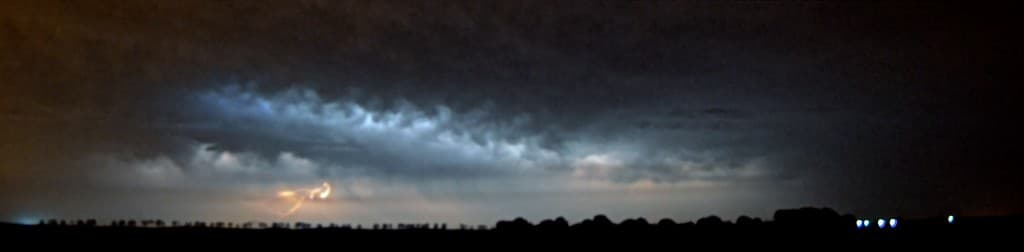 Ciel de lumières, foudres intense 