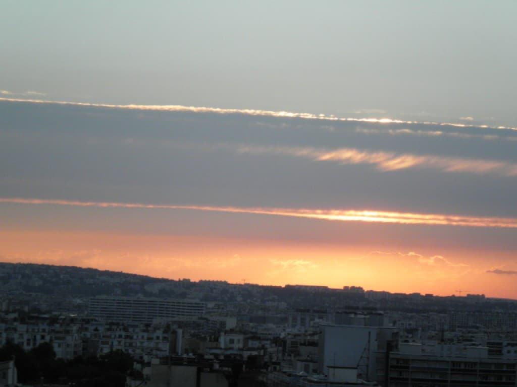 Ciel rosé de Paris