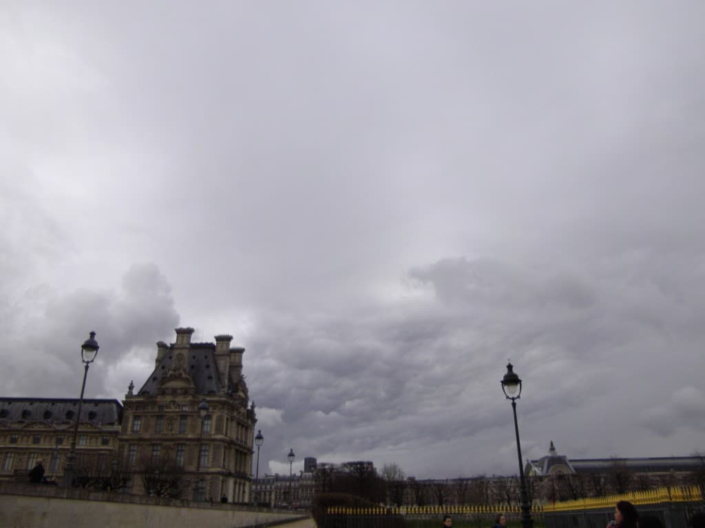 ciel sur le louvre