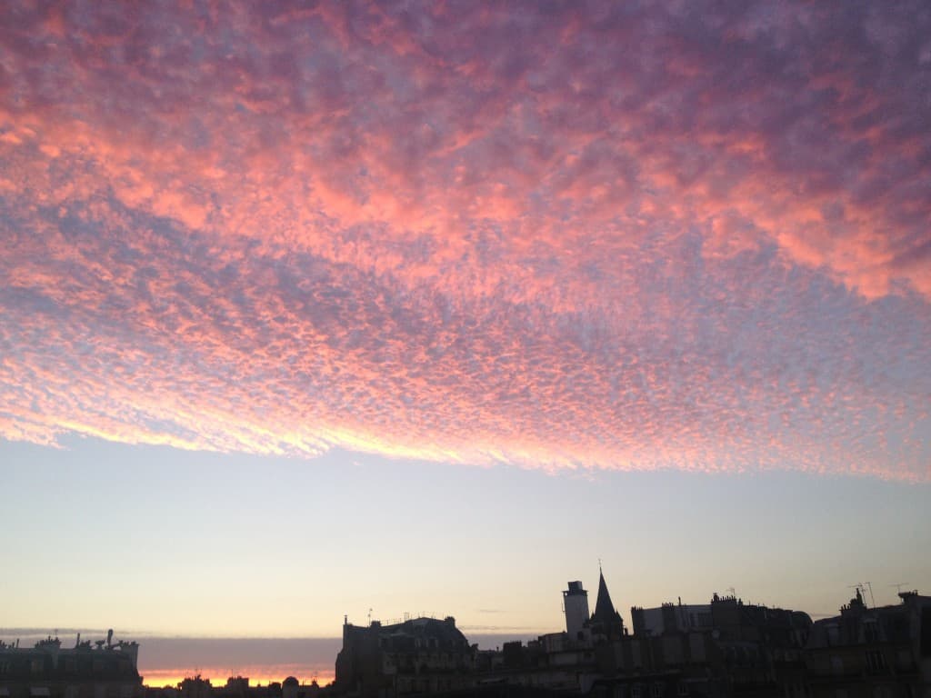 cirrocumulus au coucher du soleil 