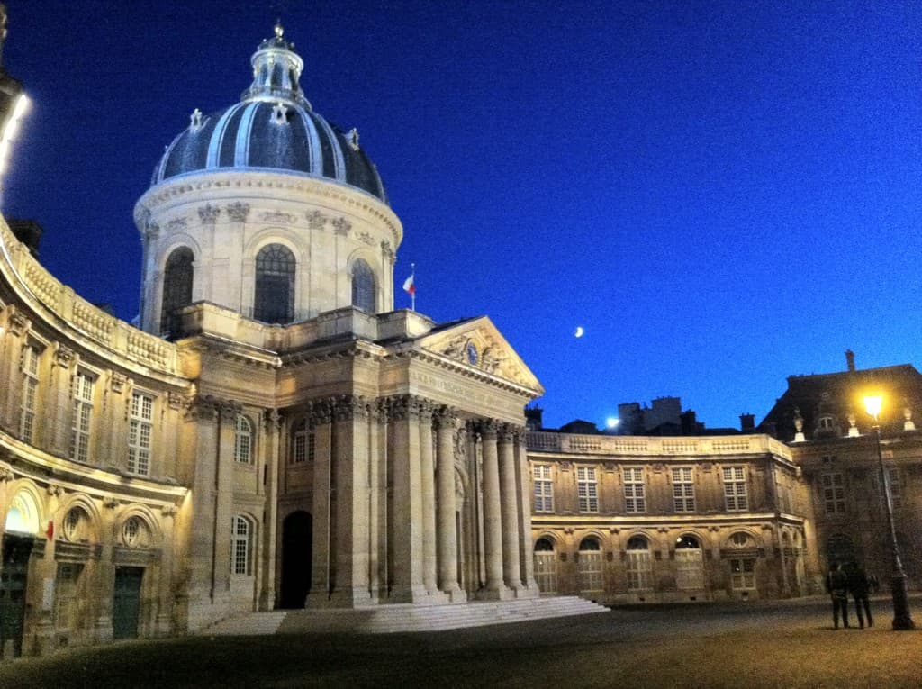 Dégradé de bleu sur l'Institut