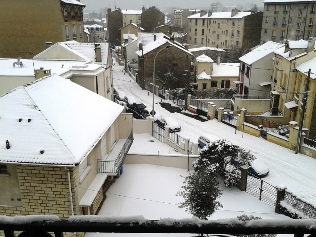 Des toits tous blancs