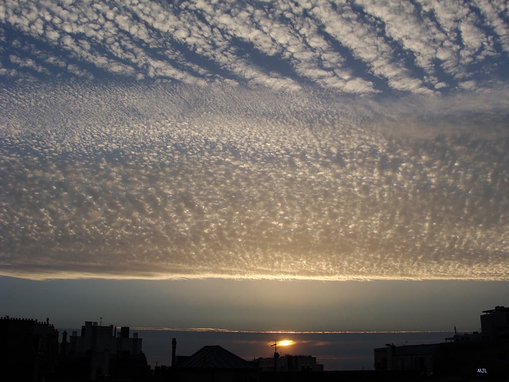 Drôle de ciel sur Paris (MJL)