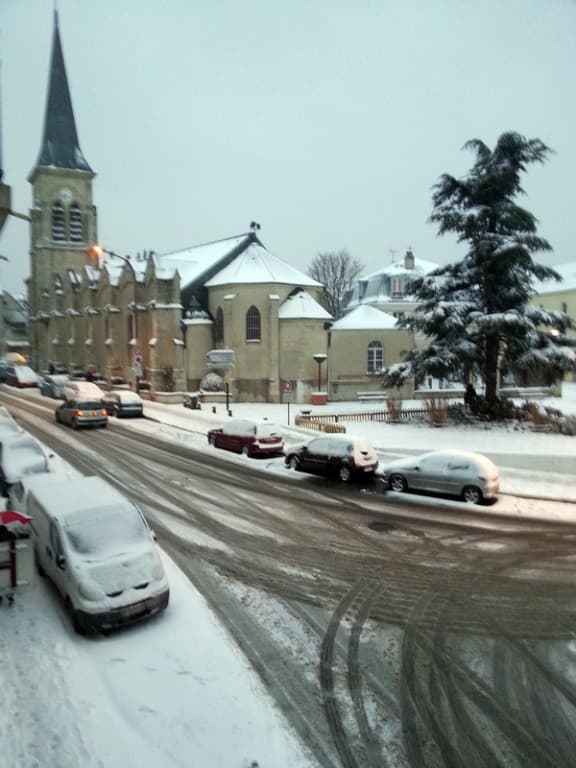 Eglise de chatillon (92) sous la neige