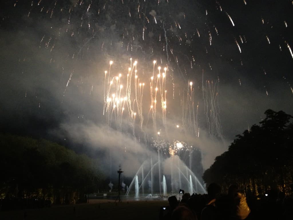 Feu d'artifice par temps calme 