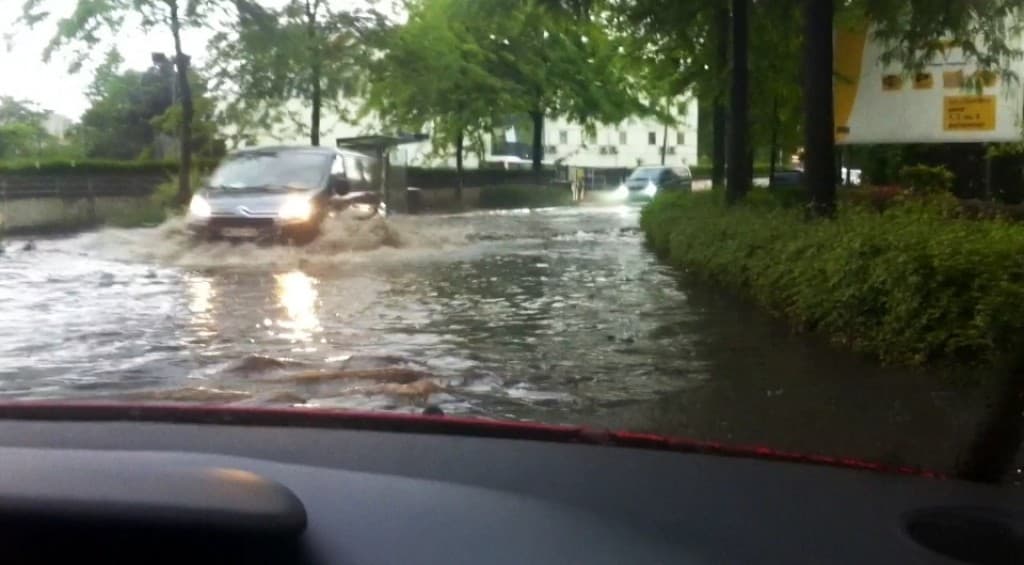 Inondations après l'orage à Rosny s/ Bois