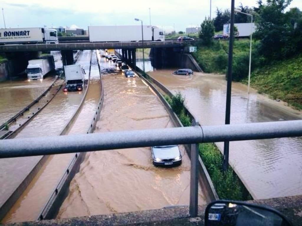 inondations de l'autoroute A1 