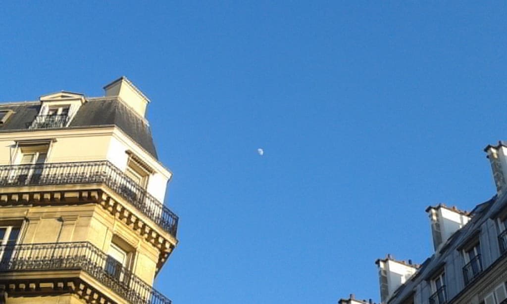 La lune est là...