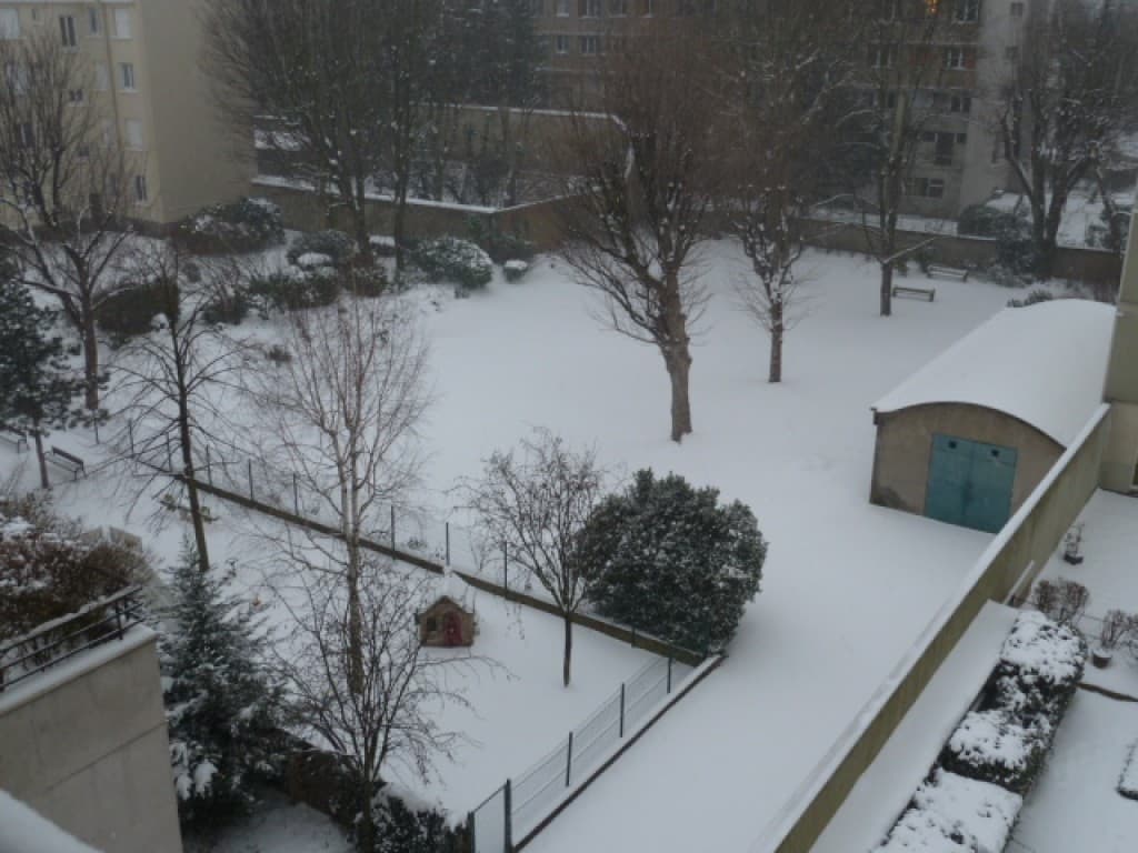 Le jardin voisin, chez les religieuses. .