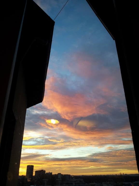 le soleil se lève il n'est pas content !!!