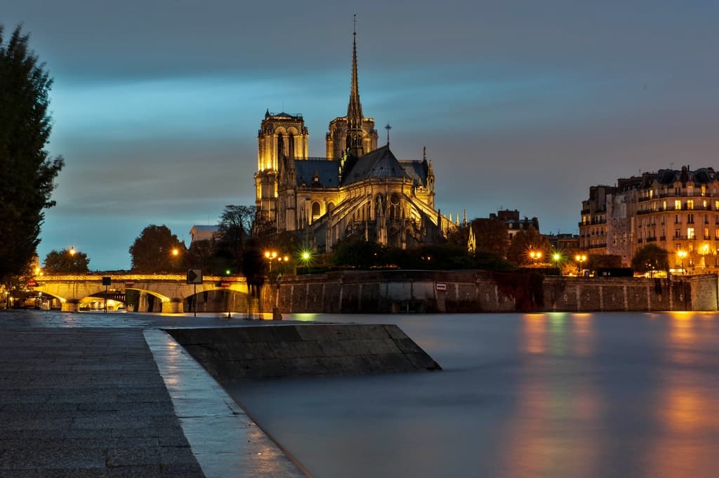 Notre-Dame après la pluie.