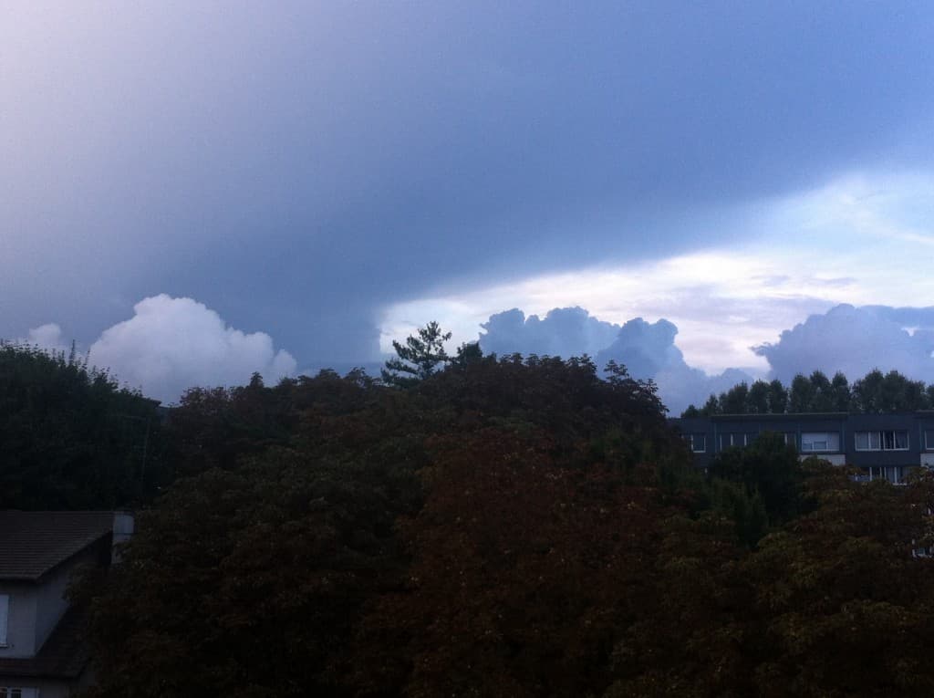 Nuages bicolores sous enclume