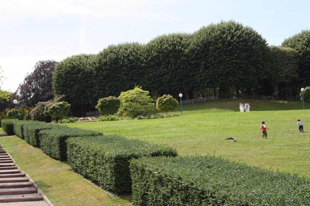 square de la butte du chapeau rouge