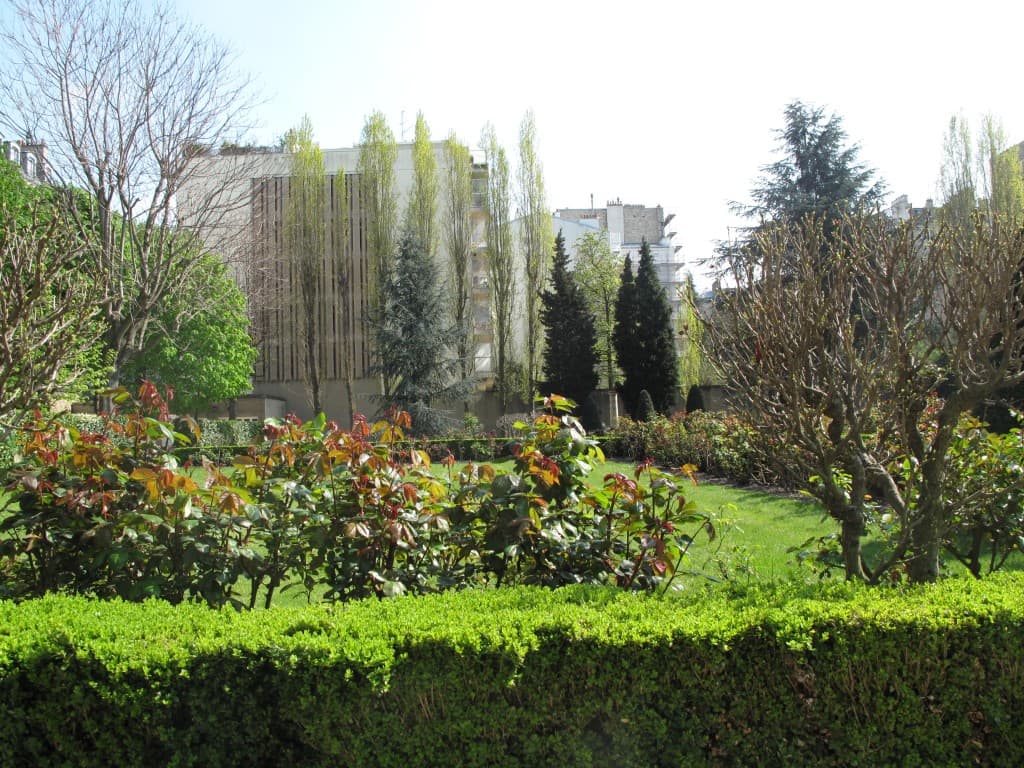 Un jardin rue Oudinot....