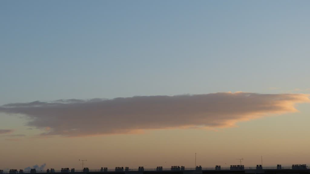 Un ovni au lever du soleil?!