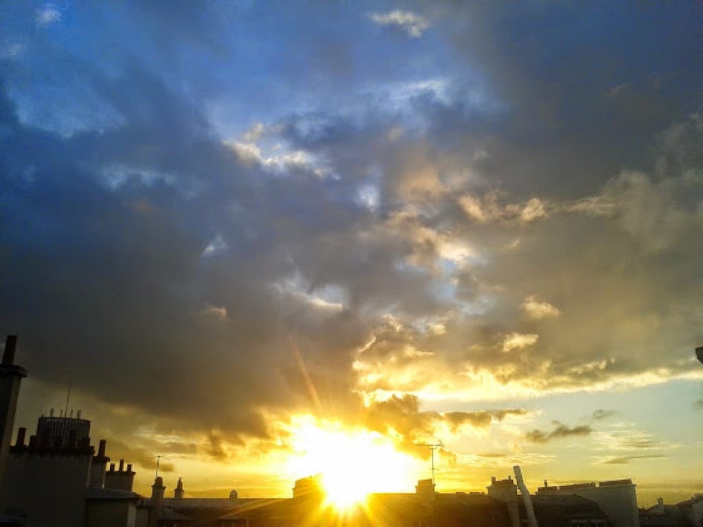 17h  entre nuages et soleil