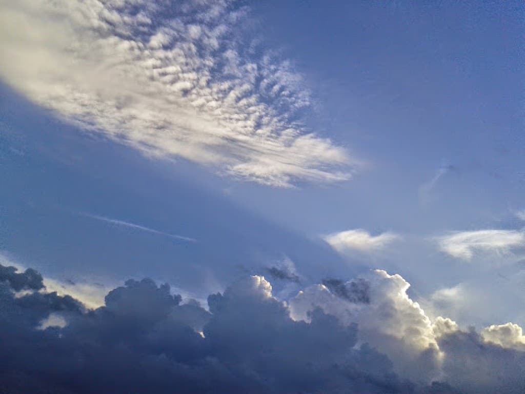 20h30  cumulus au dessus  de paris