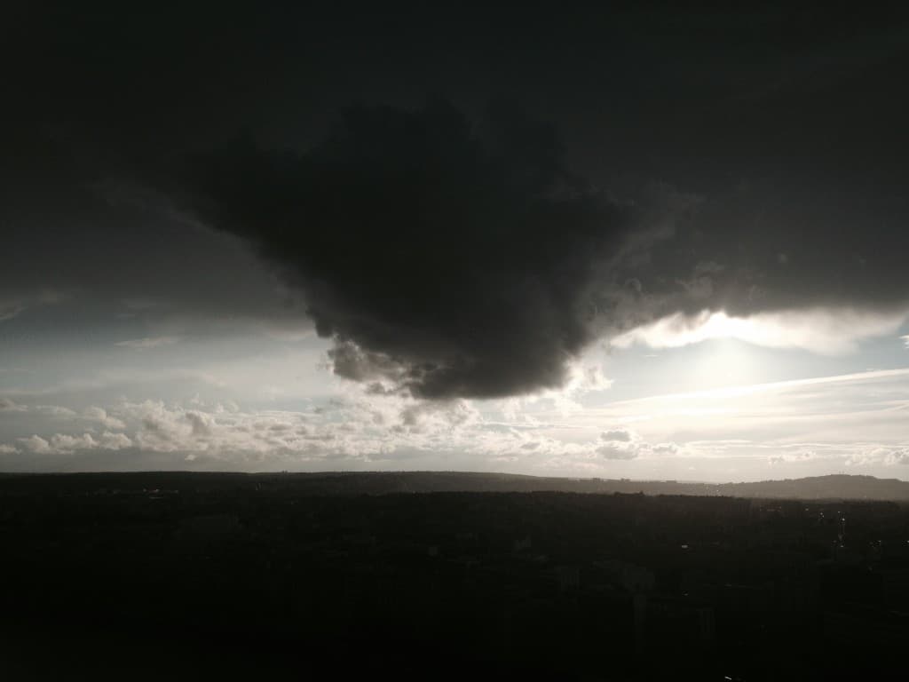 à l'avant d'un orage sur l'Essonne