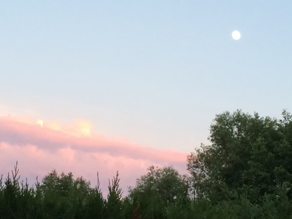Coucher de soleil sous lune