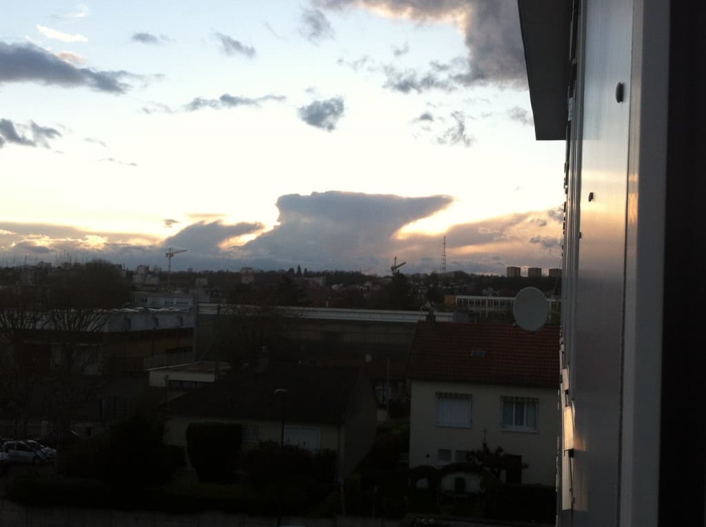 Cumulonimbus à l'horizon