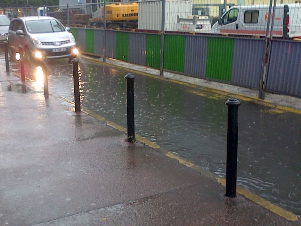 Déluge devant le Leclerc St ouen à 14h