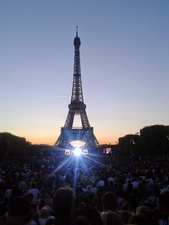 En attendant le feu d'artifice 
