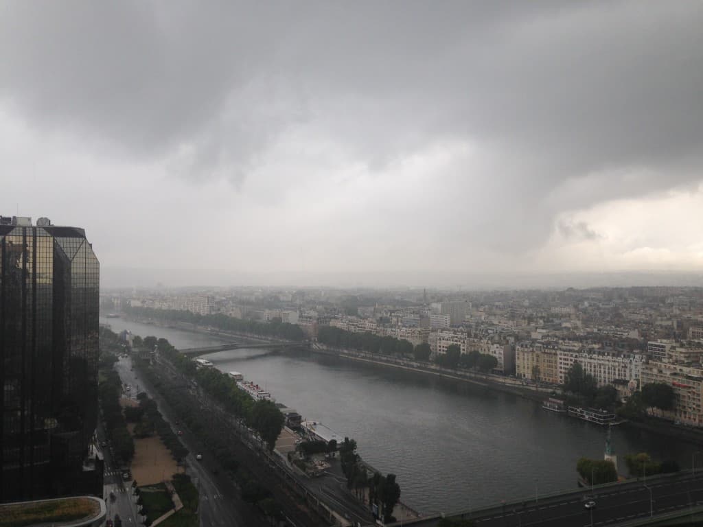 fortes averse vers Sèvres