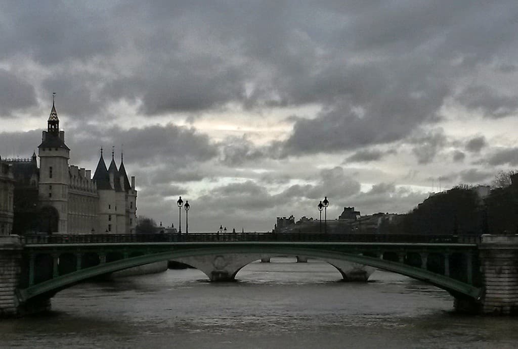 Gris, gris Paris gris - Babeth Bonnereau