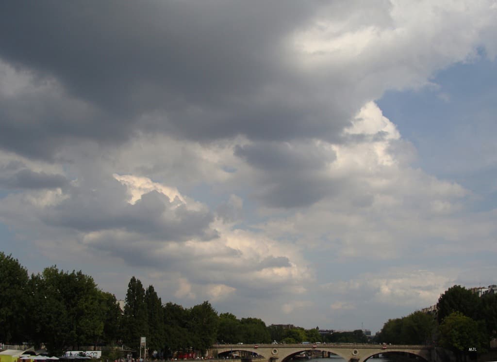 Gros cumulus sur Paris (MJL)