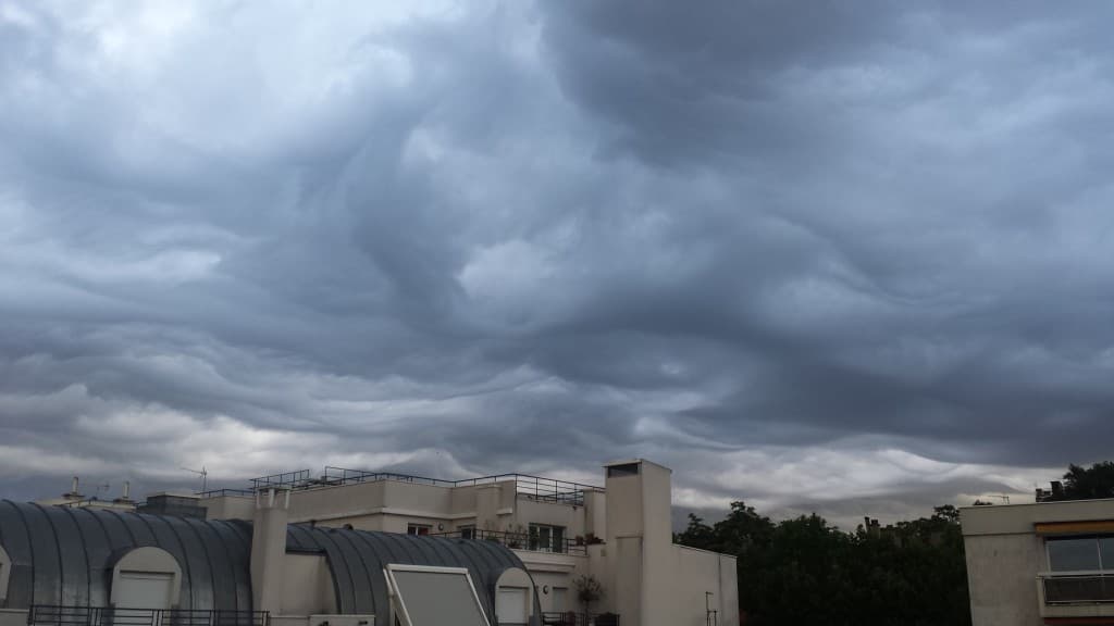 inquiétant ciel matinal