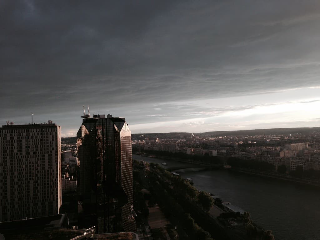 le ciel devient menaçant