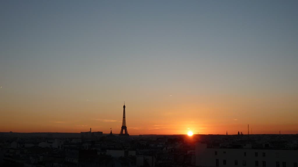 le soleil avait rendez vous avec la tour