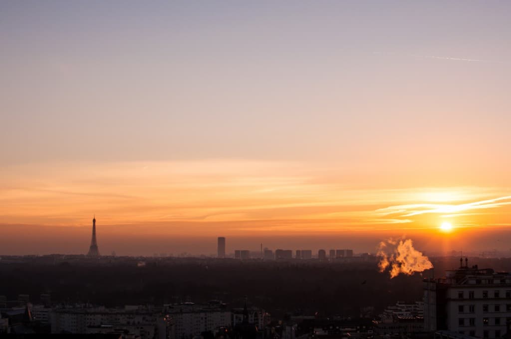 Le soleil se lève sur Paris
