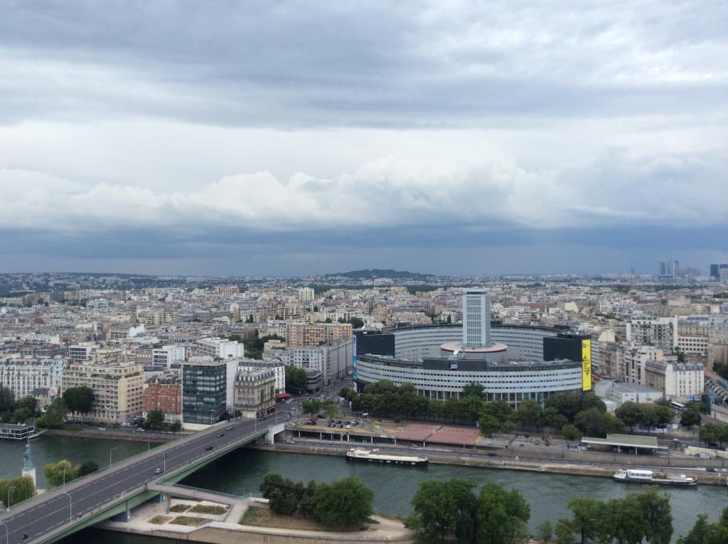 Ligne d'orages en vue vers l'ouest