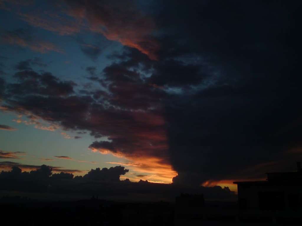 Nuage impressionnant sur Paris