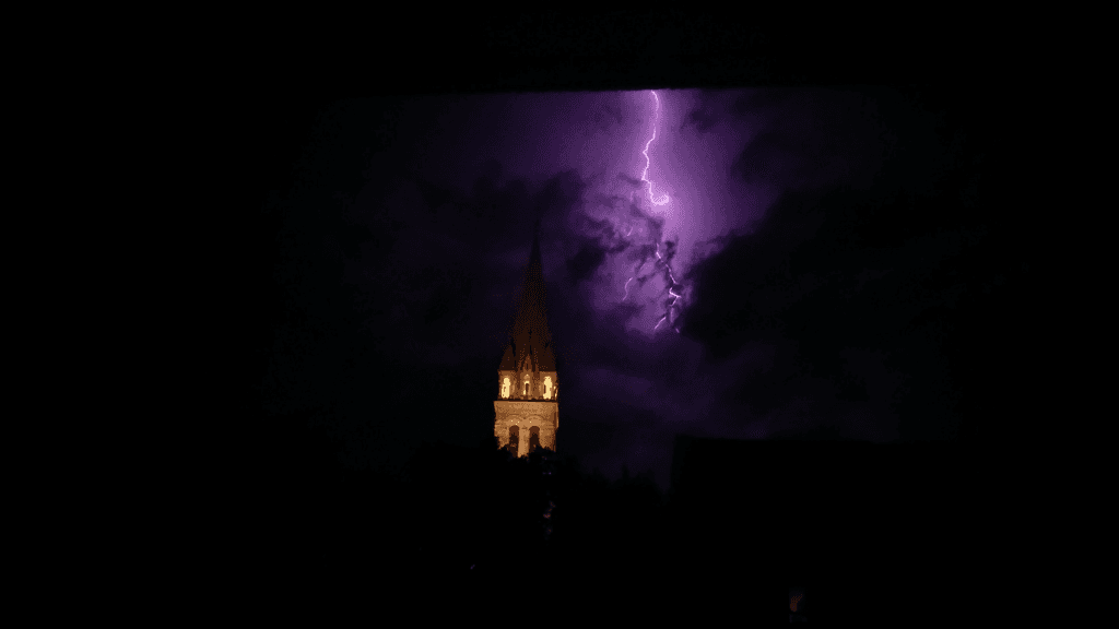orage sur eglise
