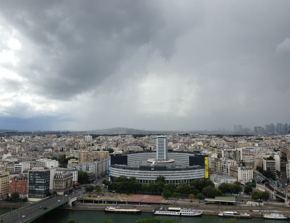 Rideau de pluie sur la défense