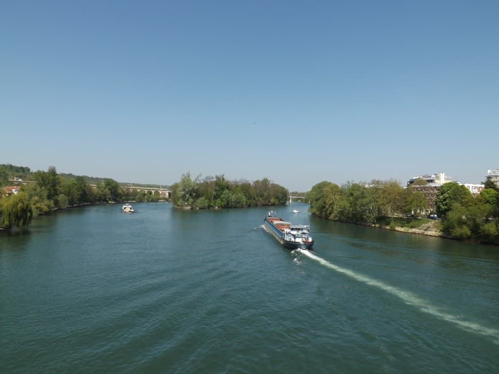 Vie fluviale sous le soleil 