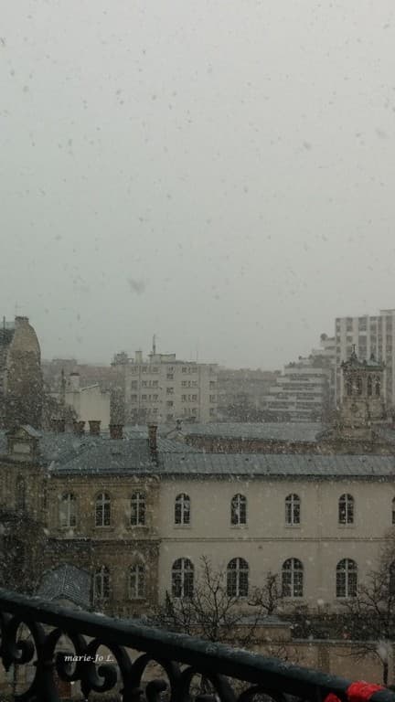 Bonne averse de neige sur Paris (MJL)
