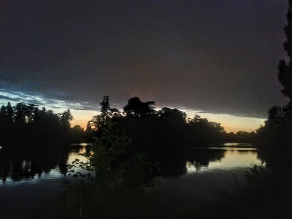 coucher de soleil sur le lac Daumesnil