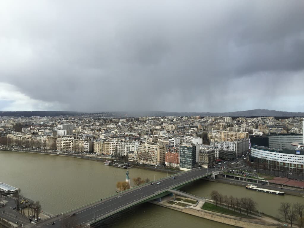Forte averse en vue 