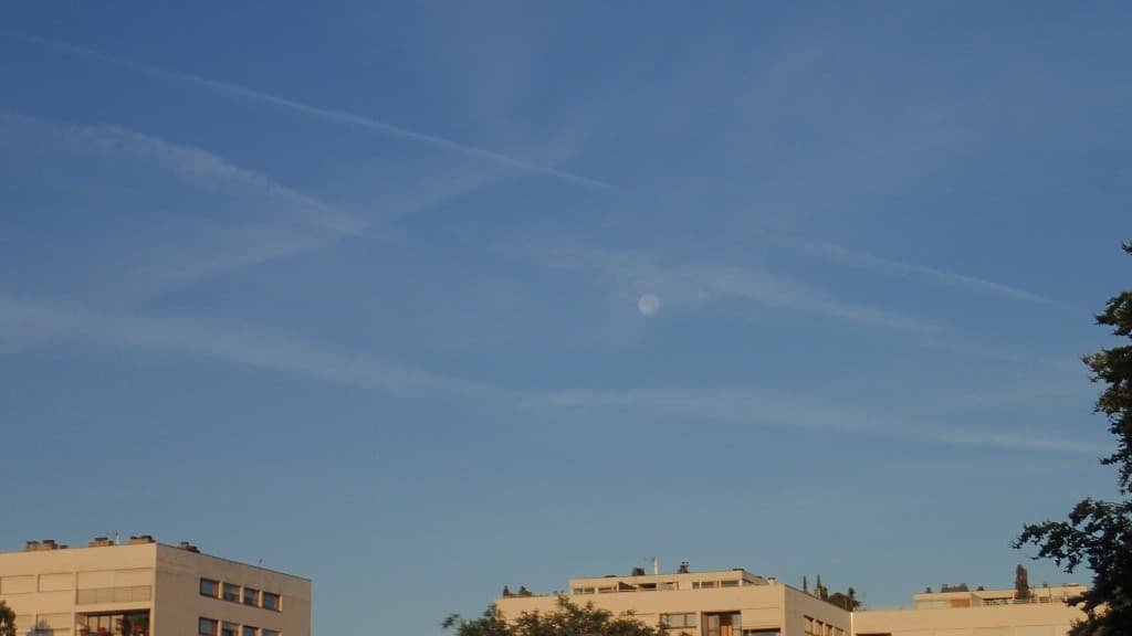 La lune, un matin d'août
