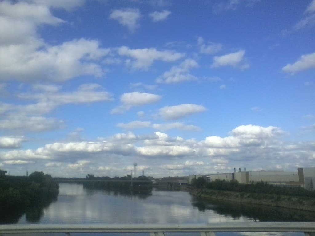 la seine et l'usine PSA