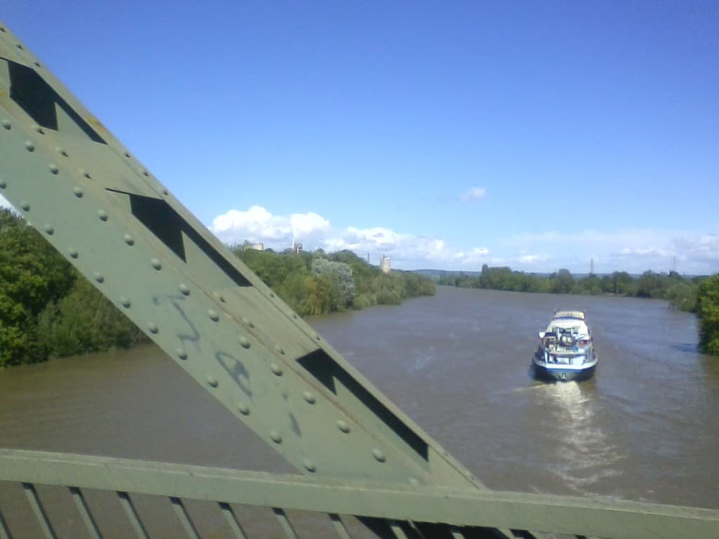 La Seine vue du pont de Rangiport