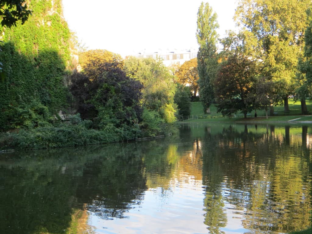 le matin aux buttes chaumont