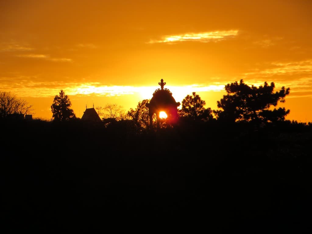 le soleil entre dans le temple d'amour