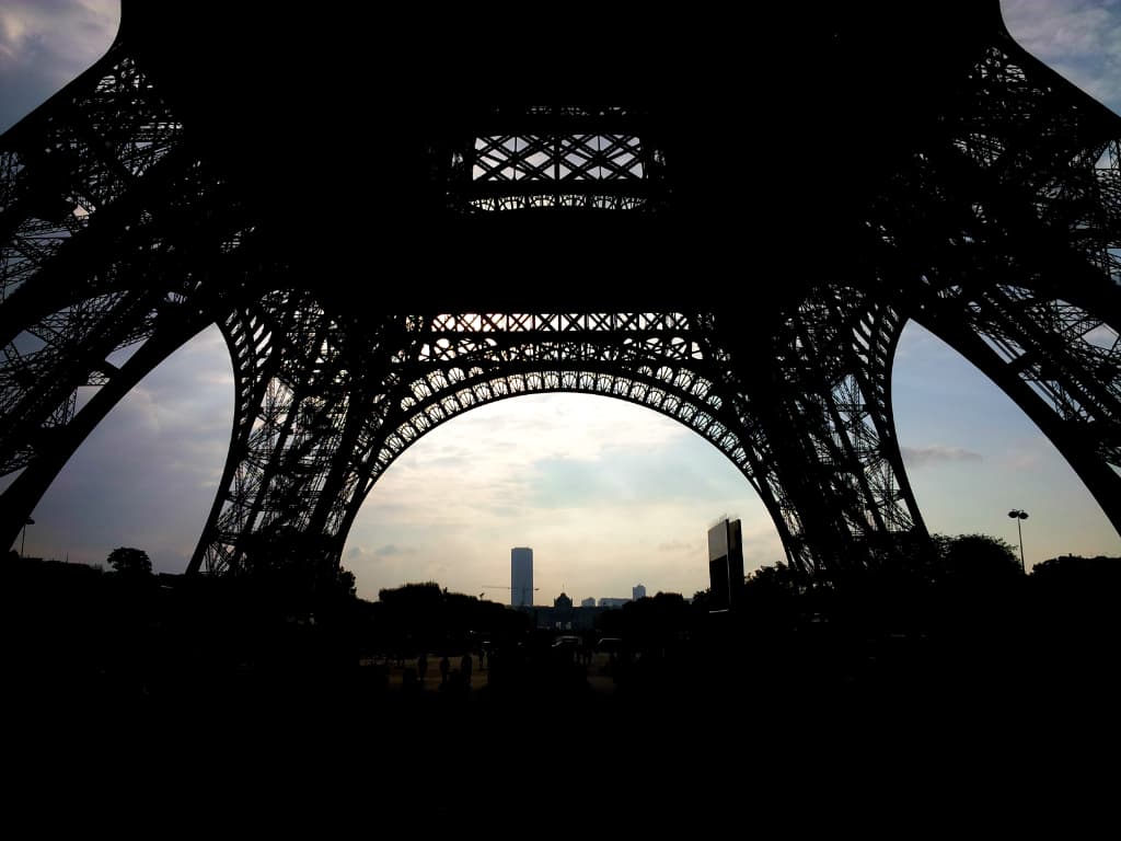 Le temps se couvre sous la Dame de Fer