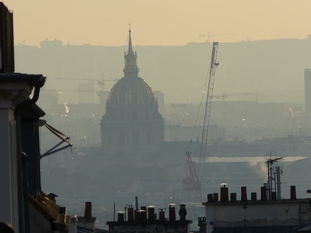 Les Invalides vus depuis la rue Lepic 