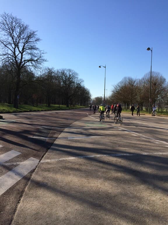 Longchamp et ses cyclistes