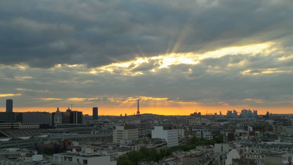 Paris sous les rayons du soleil